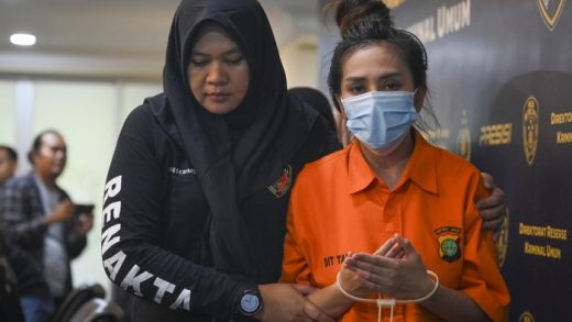 Polisi Menyamar, Bongkar Praktik Ilegal Klinik 'Ria Beauty